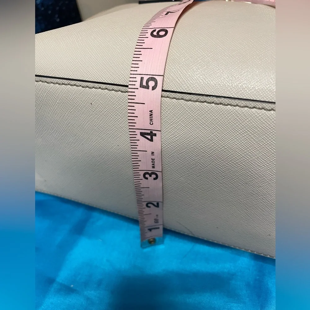 Kate Spade Large Shoulder Bag Beige EUC 3 Big Compartments B & W Striped Lining - Picture 14 of 14